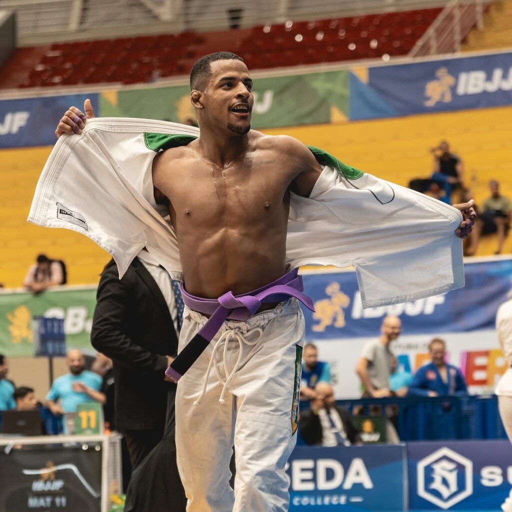 Jeferson ‘Tijolo’ mais uma vez mostrou o potencial de campeão que tem. No Brasileiro, o faixa-roxa garantiu duas medalhas de ouro. Foto: @francois.foto