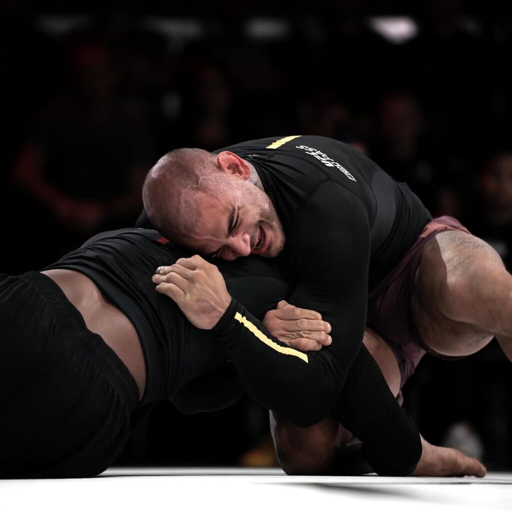 Jonnatas Gracie finaliza Kyle Chambers no UFC Fight Pass Invitational 9.