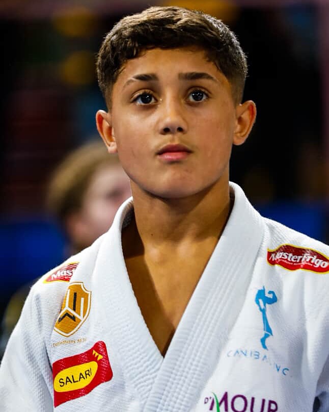 Daniel '220' justificou favoritismo com vitórias confortáveis e conquista do tetracampeonato no Brasileiro Kids. Foto: @joaobjj01