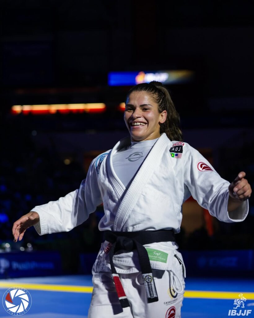 Janaína Lebre comemora título Mundial depois de anos de tentativa.