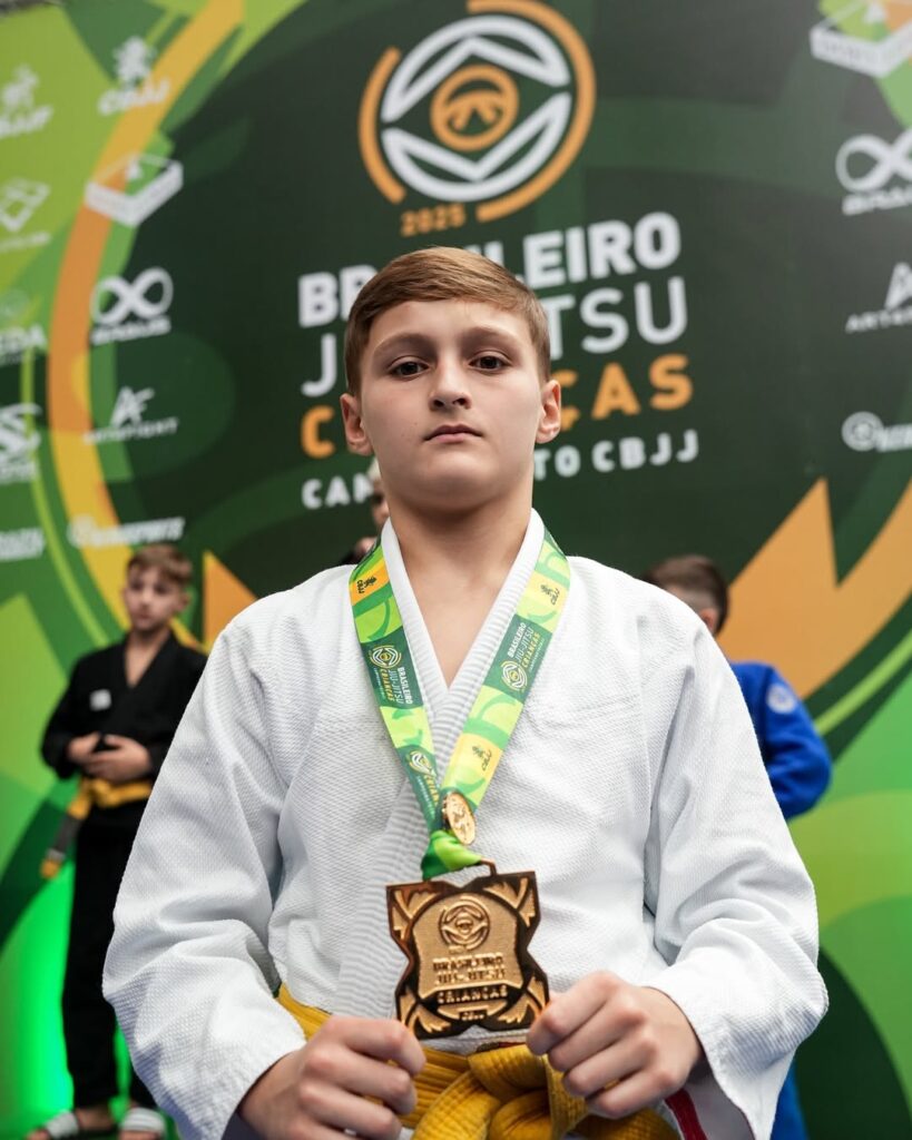 Pietro Baseggio é agora bicampeão brasileiro. Ele esteve impecável na competição e venceu todas as lutas por finalização.