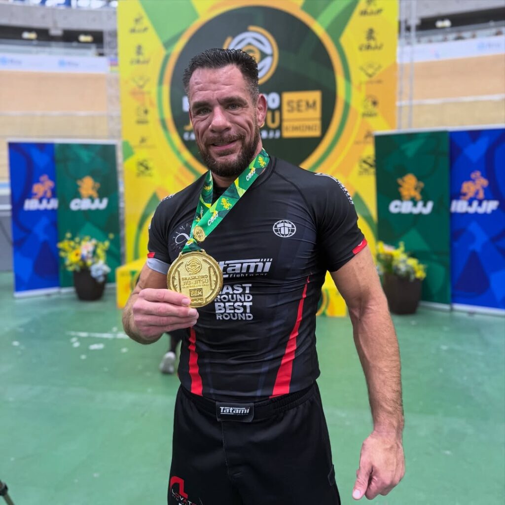 Rafael Lovato Jr. comemorou o título conquistado no Brasileiro sem Kimono. Foto: Divulgação / Instagram