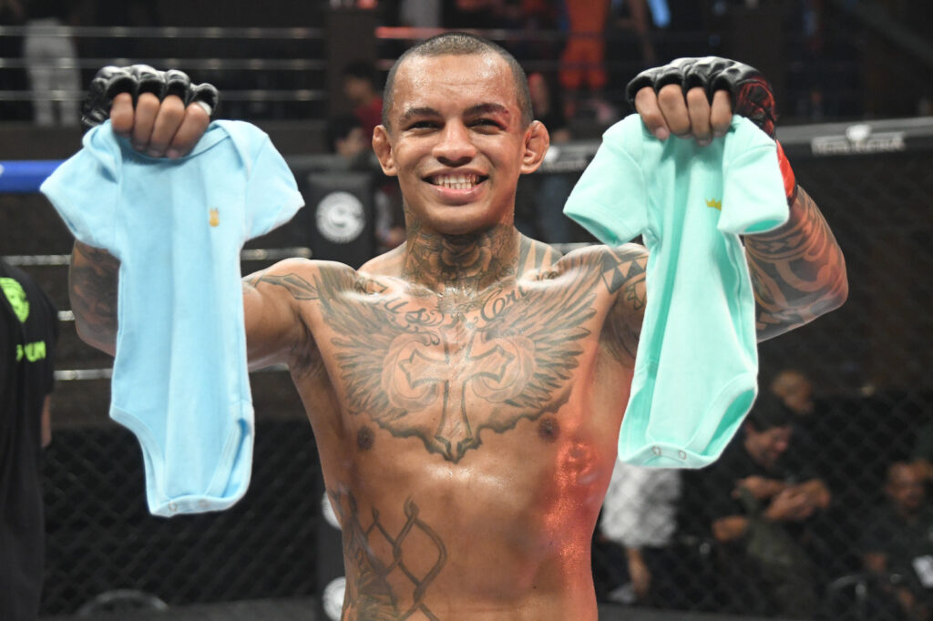 Antônio Monteiro tem duplo motivo para comemorar: vitória no Shooto Brasil e expectativa pelo nascimento dos filhos gêmeos.