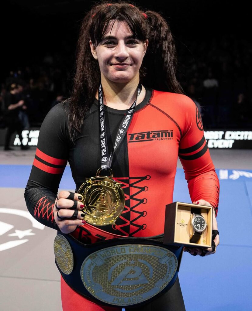 Helena Crevar é campeã peso leve do Polaris, evento europeu de grappling profissional.
