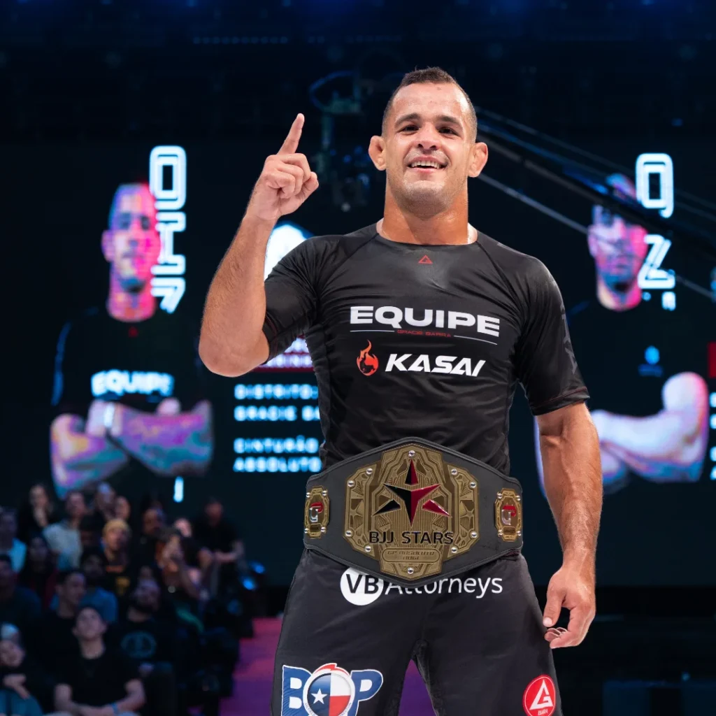 Pedro Marinho brilhou na última luta da noite do BJJ Stars 16. Na final do GP No Gi Absoluto, ele venceu o compatriota Yatan Bueno por finalização.
