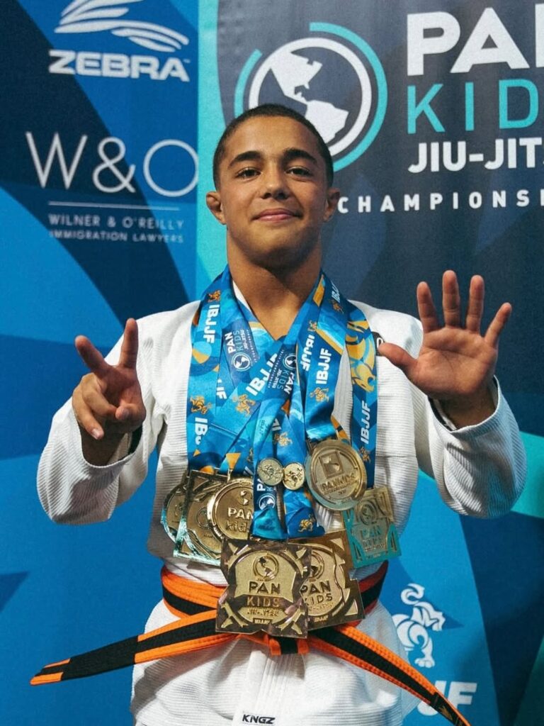 Icaro Moreno comemora sétimo título no Pan Kids.