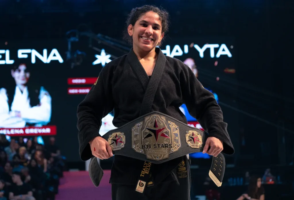 Thalyta Silva supera Helena Crevar na pontuação para se tornar campeã peso médio do BJJ Stars.