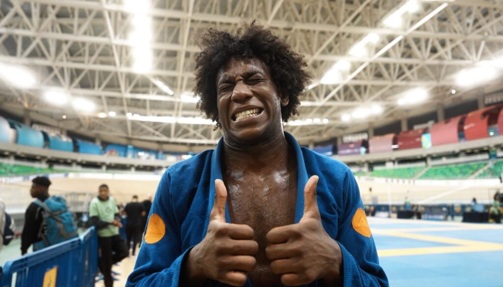 Uanderson Ferreira celebra mais uma campanha bem-sucedida nos tatames azuis e amarelos da Confederação Brasileira de Jiu-Jitsu.