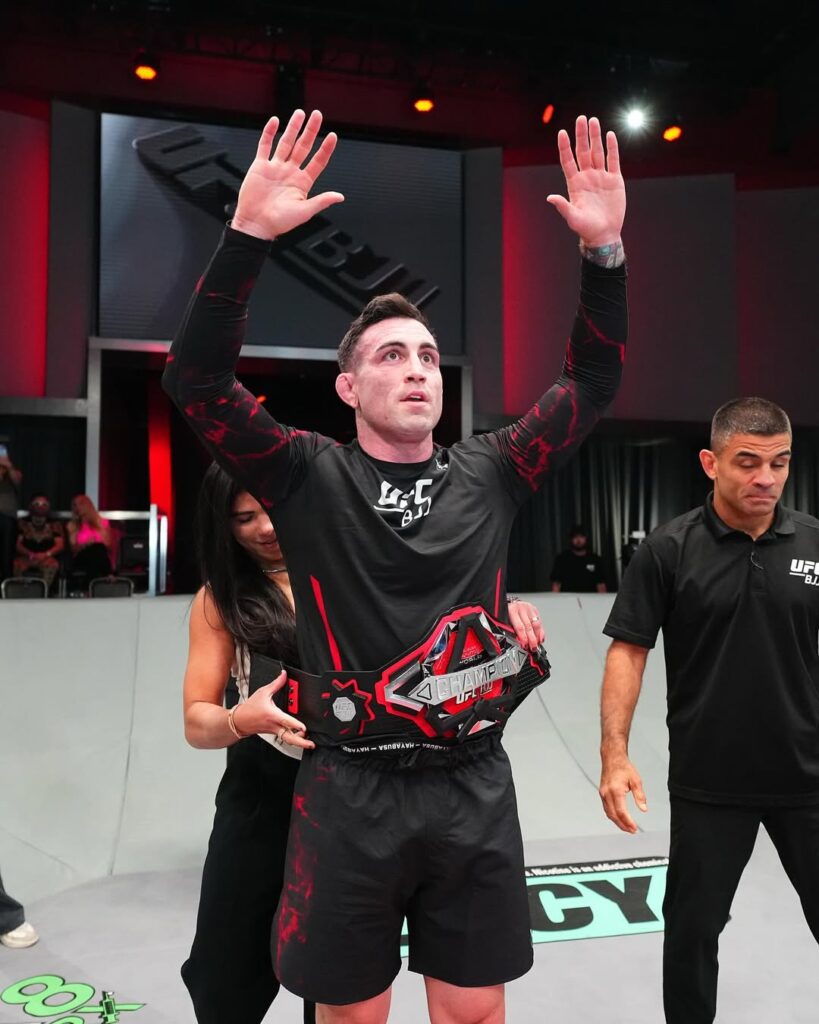 Mason Fowler é o novo campeão do UFC. Atleta venceu David Garmo e chegou ao topo do peso meio-pesado na liga de Jiu-Jitsu do Ultimate.