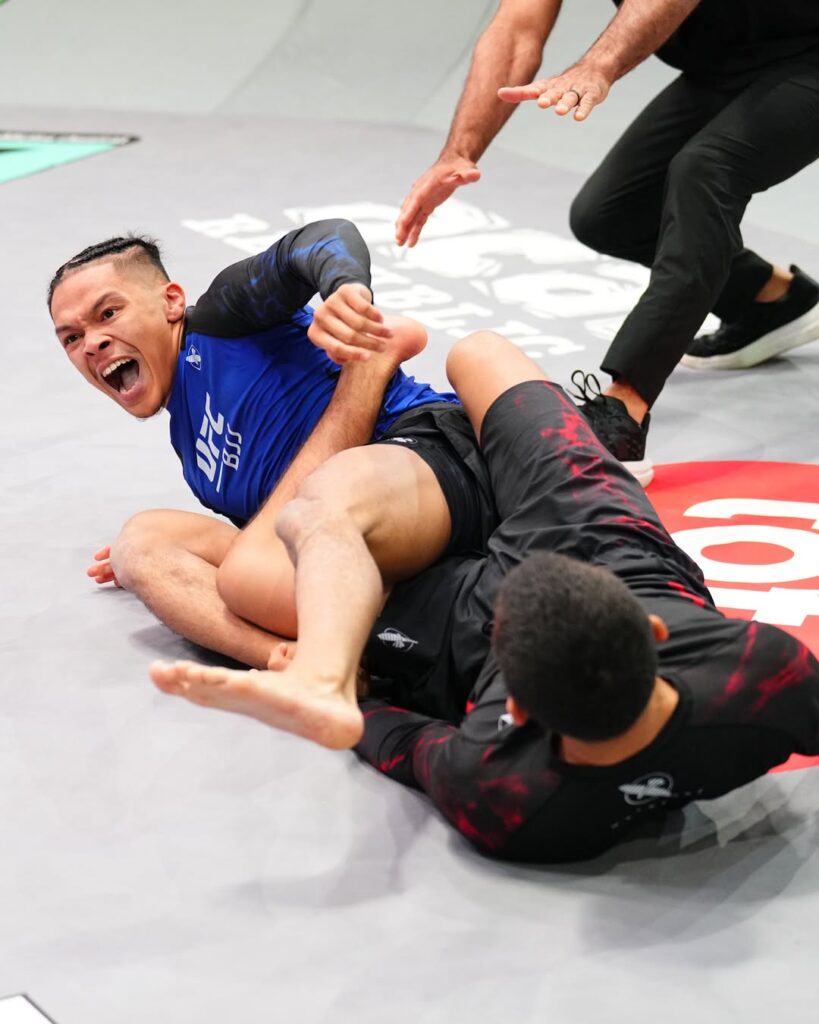 Jalen Fonacier celebra vitória sobre Everton Teixeira na primeira luta do UFC BJJ 2.