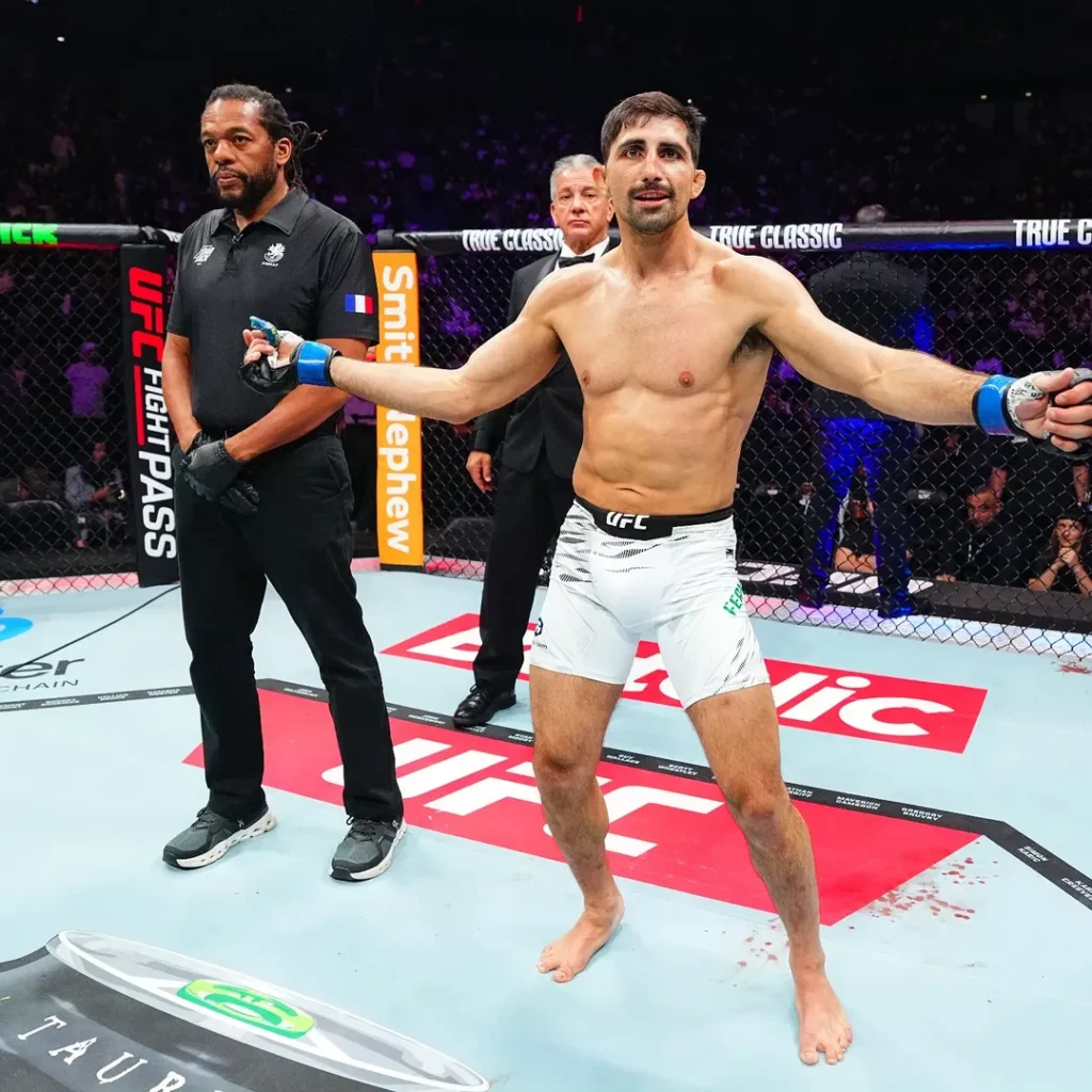 Kauê Fernandes comemora vitória sobre Harry Hardwick em edição do UFC do último final de semana, na França.